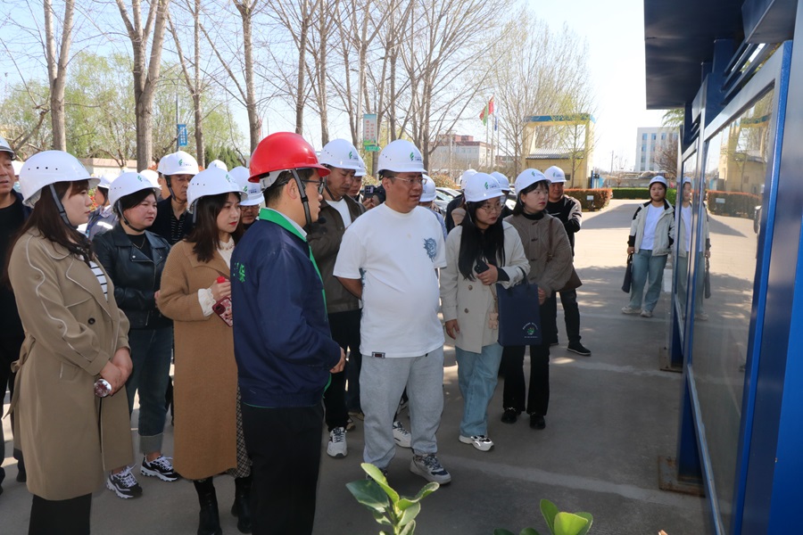 咸阳市“国际无废日”主题活动人员走进新天地公司参观交流 (1).JPG